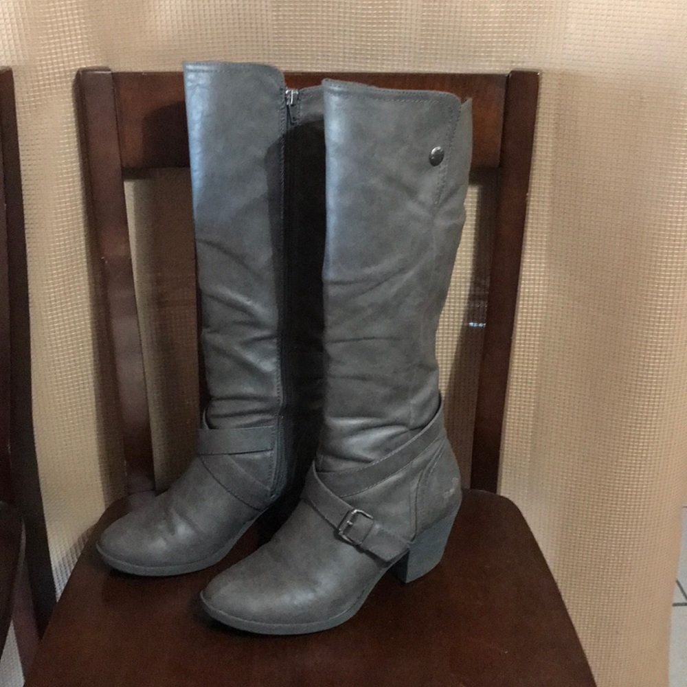 Grey knee high boots 👢